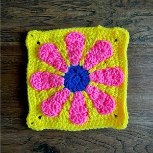 Crochet retro daisy square.